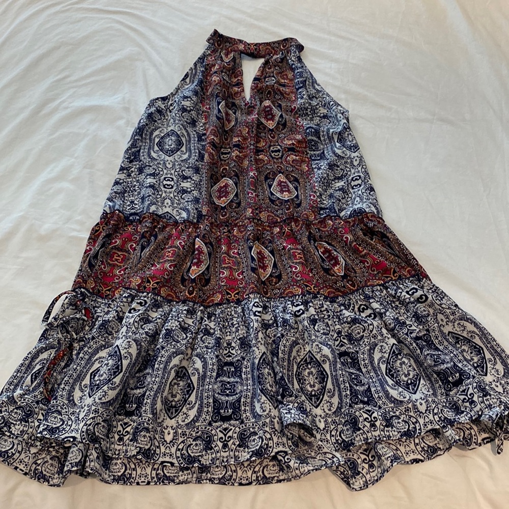 Sleeveless above knee summer dress with cut out at neckline.